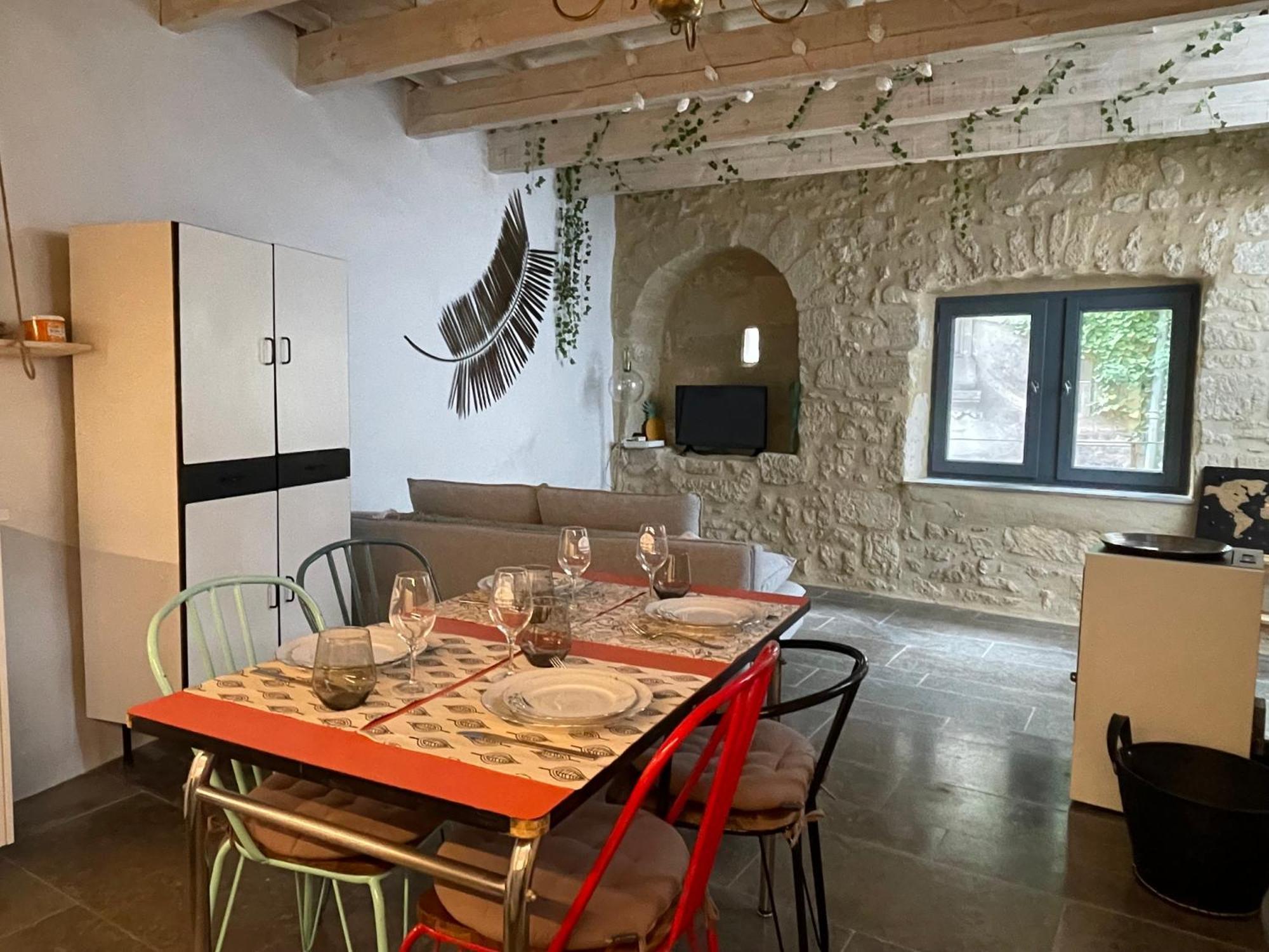 Charmante Maison De Village Collias Екстер'єр фото