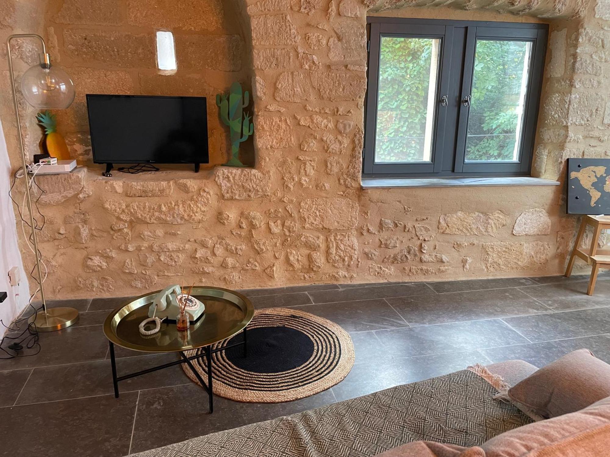 Charmante Maison De Village Collias Екстер'єр фото